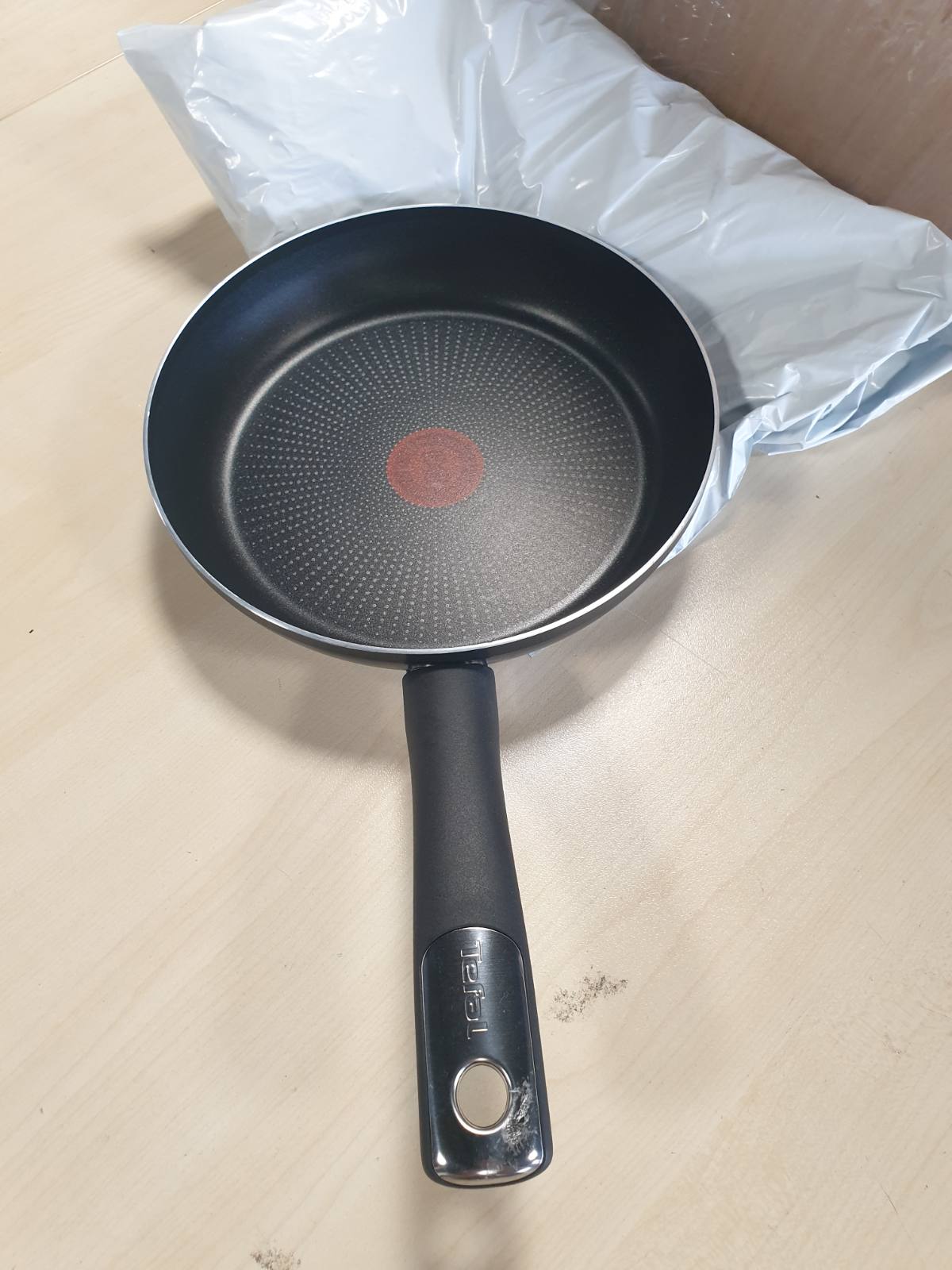196471 - TIGAN - TEFAL C38804, 24cm, me Shtresë Jo-Ngjitëse prej Titan, Thermo-Sinjal për Temperaturë Ideale Skuqje, I Sigurt për Lavastovilje, Jo i Përshtatshëm për Soba me Induksion
