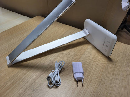 196515 - SLATOR Llambë Tavoline LED, QM019, Alumini, Argjendi, me Rregullim të Ndriçimit, 5 Ngjyra dhe 10 Nivele Shkëlqimi, Portë USB për Karikim, Përshtatshme për Fëmijë dhe Lexues