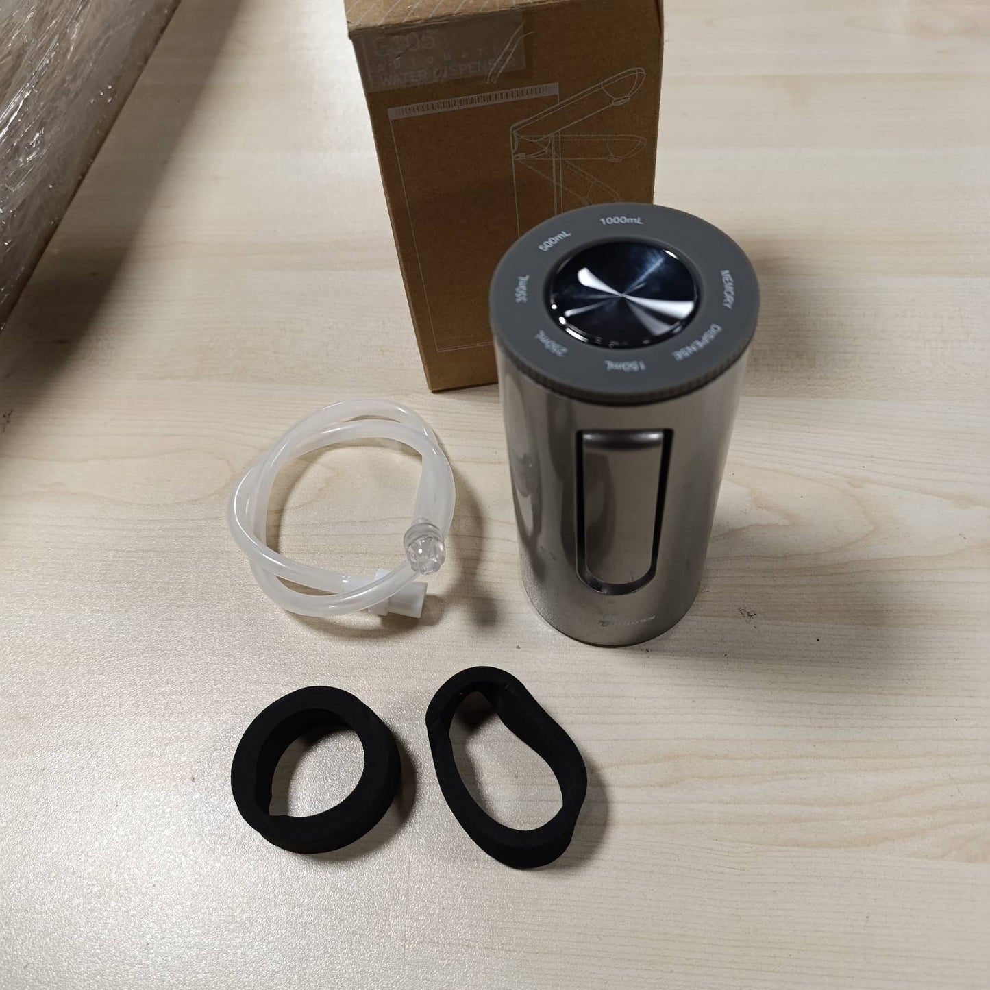 196670 - KITCHENBOSS - Dispenser Uji Elektrik Portativ me Karikim Tipi C, Për Shishe Uji prej 3.8 - 18.9 Litra, Ngjyra Gri Argjendi