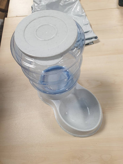 196724 - FERPLAST Dispensues Ushqimi për Kafshë Shtëpiake ZENITH, 3L, për Qen dhe Mace, Bazë Anti-Rrëshqitëse, Me Përmasa 20.2 x 29.2 x 28.8 cm, Ngjyra e Bardhë