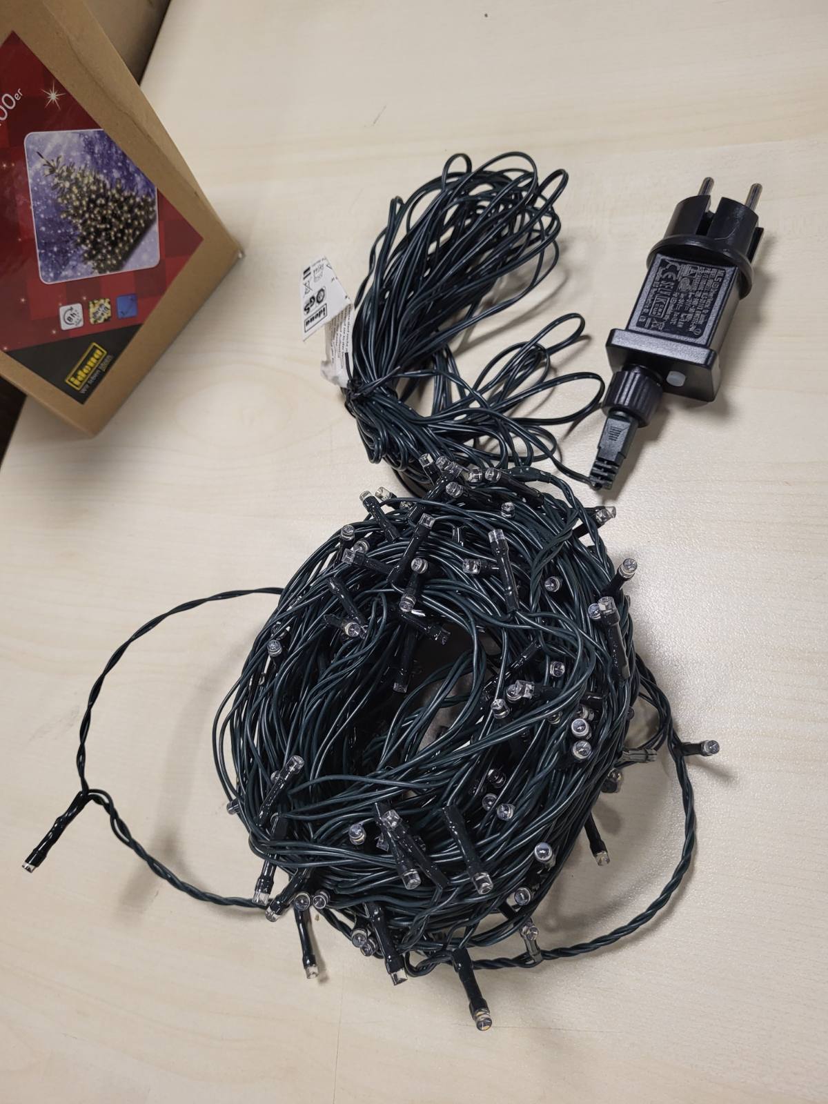 197486 - IDENA 31805 - Drita LED me 200 LED në të Bardhë Ultra të Ngrohtë, për Përdorim të Jashtëm dhe të Brendshëm, të Certifikuara nga TÜV dhe GS, Kohëmatës 8-orësh dhe Transformator, 29.9 m të Gjata, Dekor për Festa dhe Krishtlindje