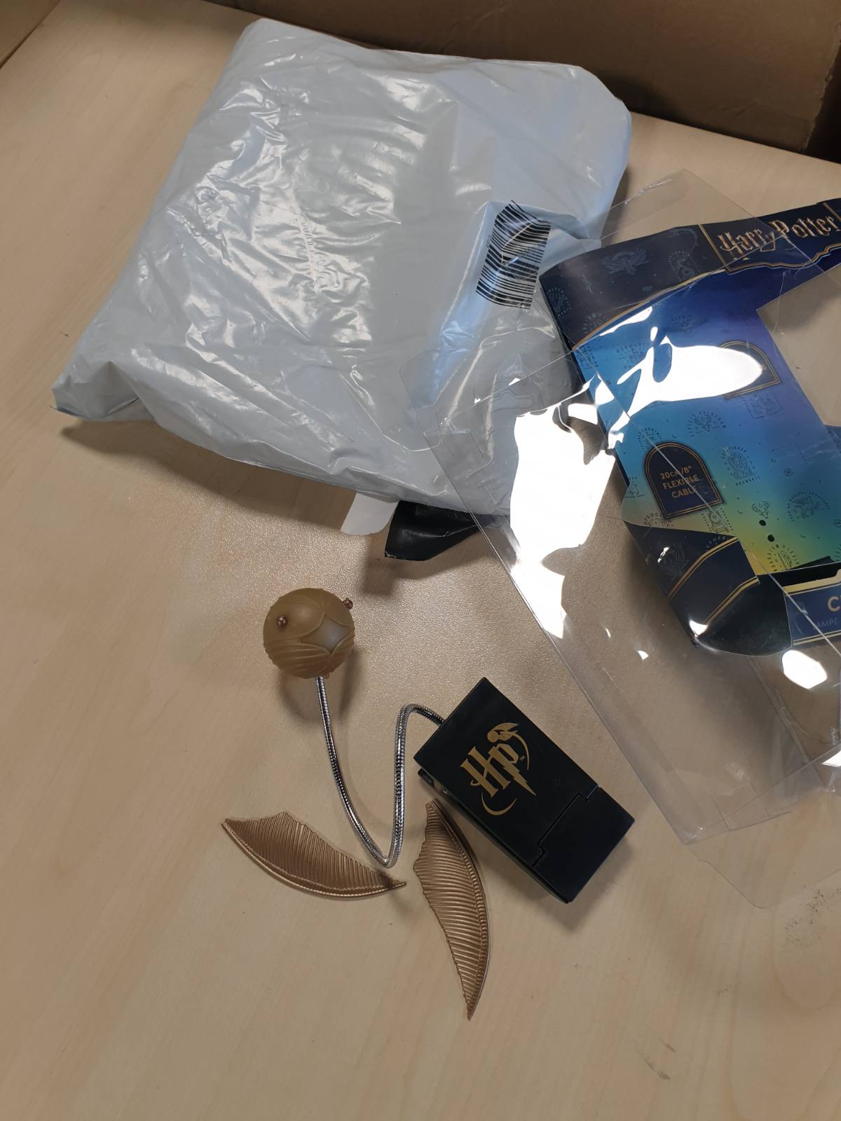 197591 - GOLDEN SNITCH Dritë Leximi me Kapëse - Mall Zyrtar i Harry Potter, Dritë Libri Funksionuese me Bateri, për Lexim Natën, Ngjyra e Artë