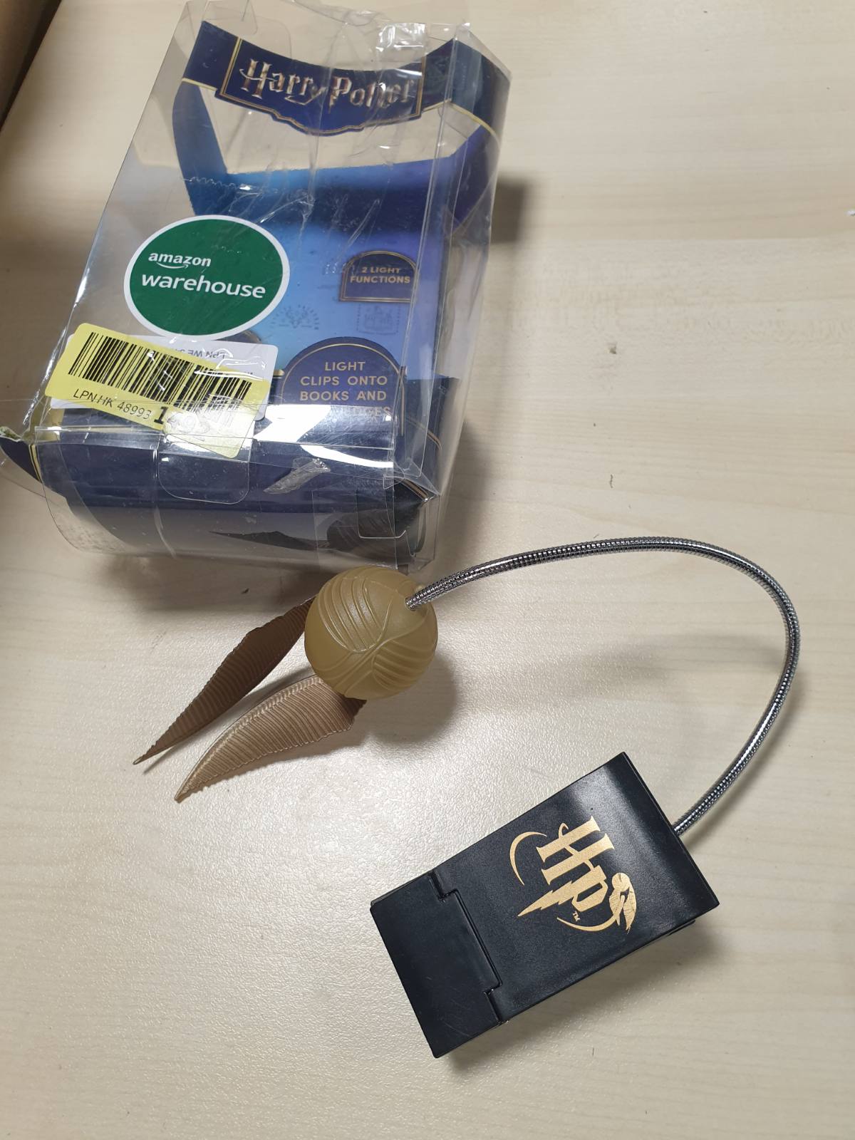 197592 - GOLDEN SNITCH Dritë Leximi me Kapëse - Mall Zyrtar i Harry Potter, Material Aria, e Artë, Funksionon me Bateri, Përshtatshme për Lexim Natën