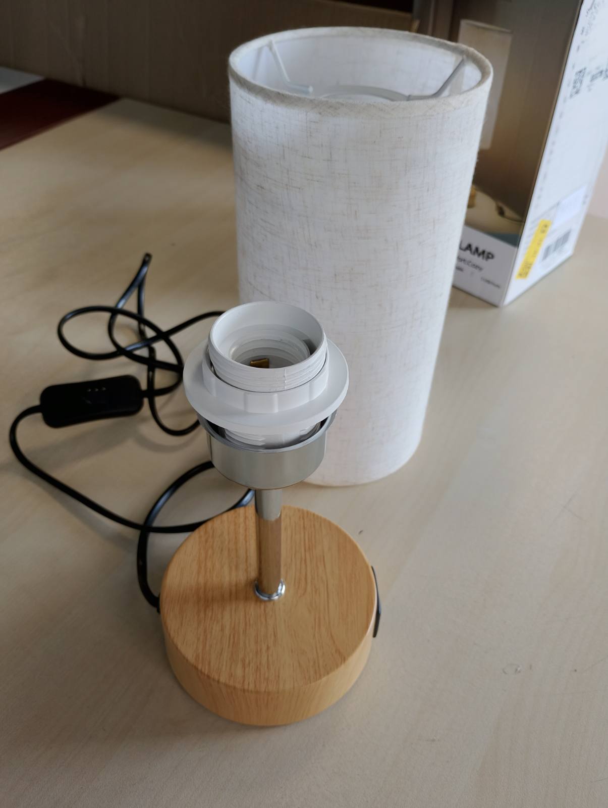 197751 - UPXNBOR Llambë Nate me Karikim USB-A dhe USB-C, 3 Nivele Drite të Ngrohtë, Kabll Energjie 1.5m, Përfshirë Llambë E27, për Dhomën e Gjumit dhe Dhomën e Ndenjes