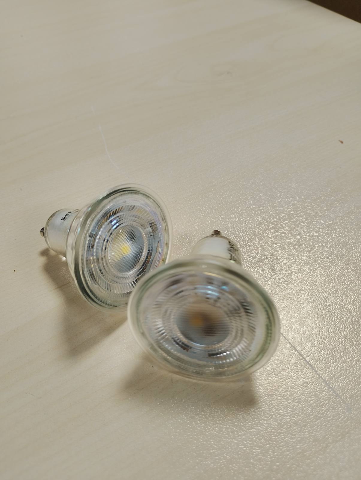 198496 - PHILIPS Llambë LED GU10 50W e Bardhë e Ngrohtë, Ndriçim i Zbehtë, Materiali Qelqi, Pacakë me 2 Copë