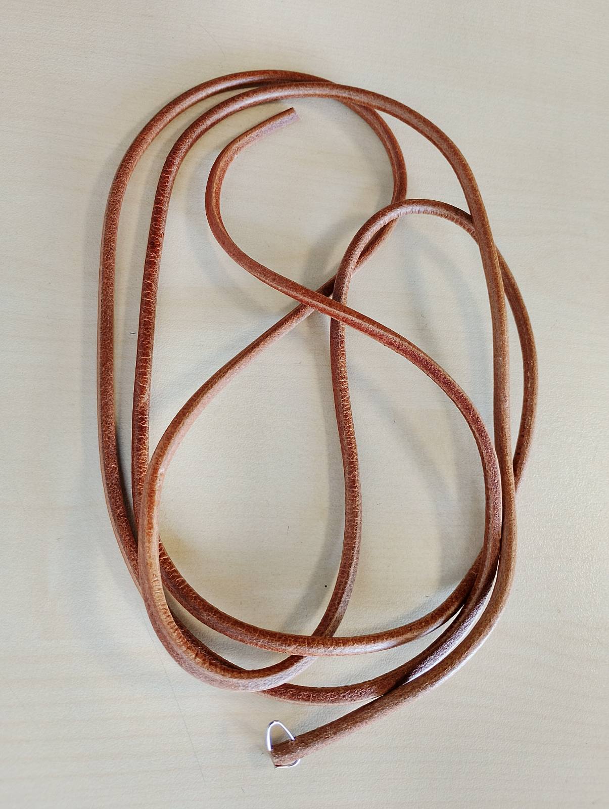 198856 - PERFETSELL Rrip Lëkure për Makinë Qepëse, 183cm, Kordon i Rrumbullakët me Diametër 5 mm, 1 Grep, Ngjyrë Kafe