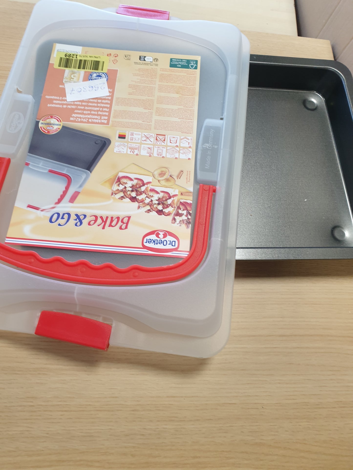 256307 - DR. OETKER Bake & Go, tepsi pjekjeje me kupolë transporti, çelik inox, kapak plastik, 42 x 29 x 4 cm