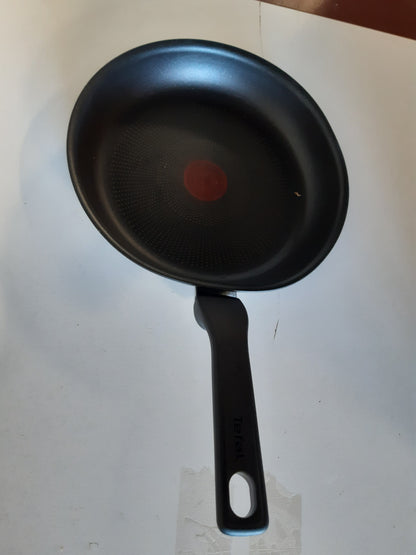 255540 - TEFAL Tigan Titanium Force 24 cm, teknologji Thermo-Signal, i pajtueshëm me induksion, shtresë jo ngjitëse, buzë derdhjeje, dorezë e fortë, Prodhuar në Francë, G3030432