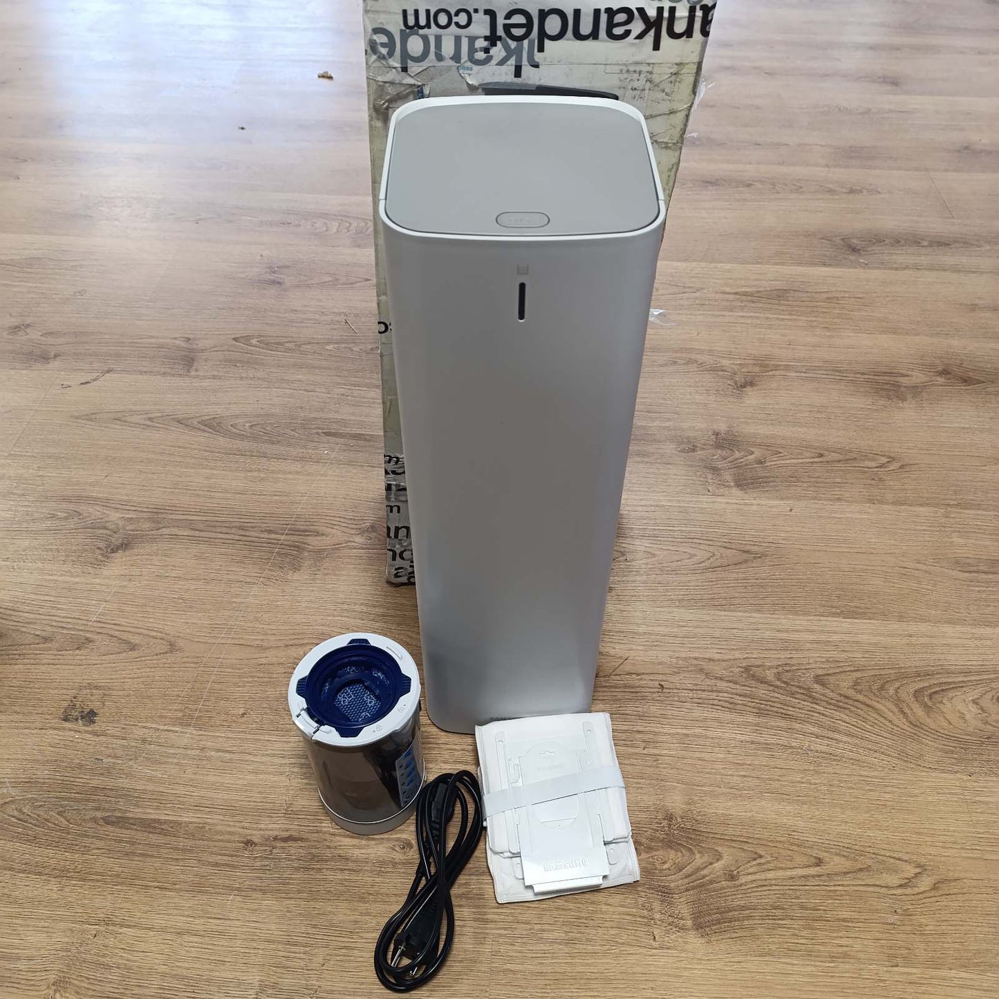 204028 - SAMSUNG Stacion Pastrimi VCA-SAE90B/WA me Zbrazje Automatike të Koshit të Pluhurit, Materiali: Plastikë, Ngjyra: Bardhë