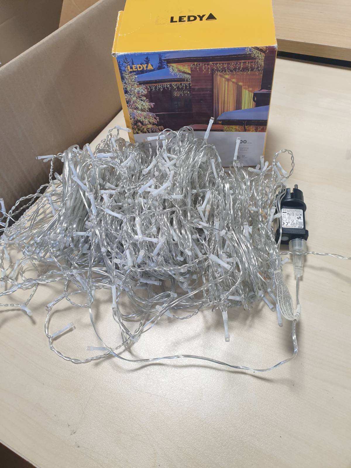 208523 - LEDYA - Drita Akulloreje e Jashtme me 500 LED, 18M, të Bardha të Ngrohta, Krishtlindjore, Papërshkueshme nga Uji, me 8 Modalitete dhe Kohëmatës për Dritare, Streha, Verandë, Kangjella