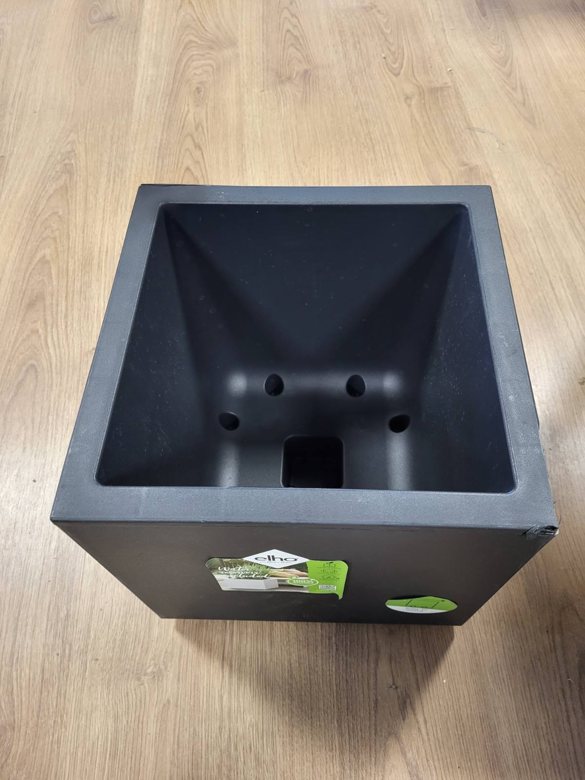 208697 - ELHO VIVO - Vazo Next Square 30 Për Brendshme dhe të Jashtme, 100% Plastikë e Ricikluar, Dimensionet: Ø 29.5 x L 29.5 cm, Ngjyra: E Zezë