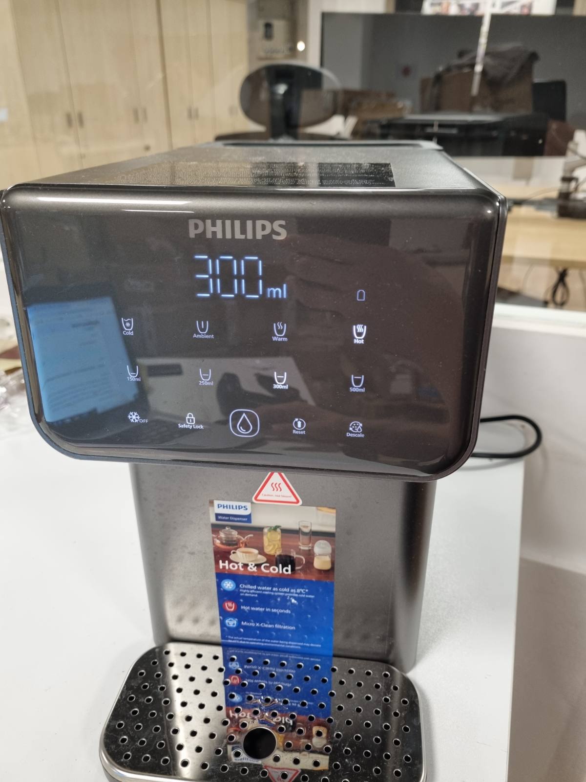 213013 - PHILIPS Stacion Uji – Dispenser Uji i Nxehtë dhe i Ftohtë me Filtër, 7 Cilësime Temperature, 5 Paracaktime Vëllimi, Kapacitet 2.8L
