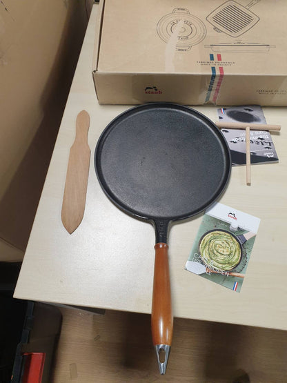 213088 - STAUB Tigan prej gize, E zezë mat, 28 cm