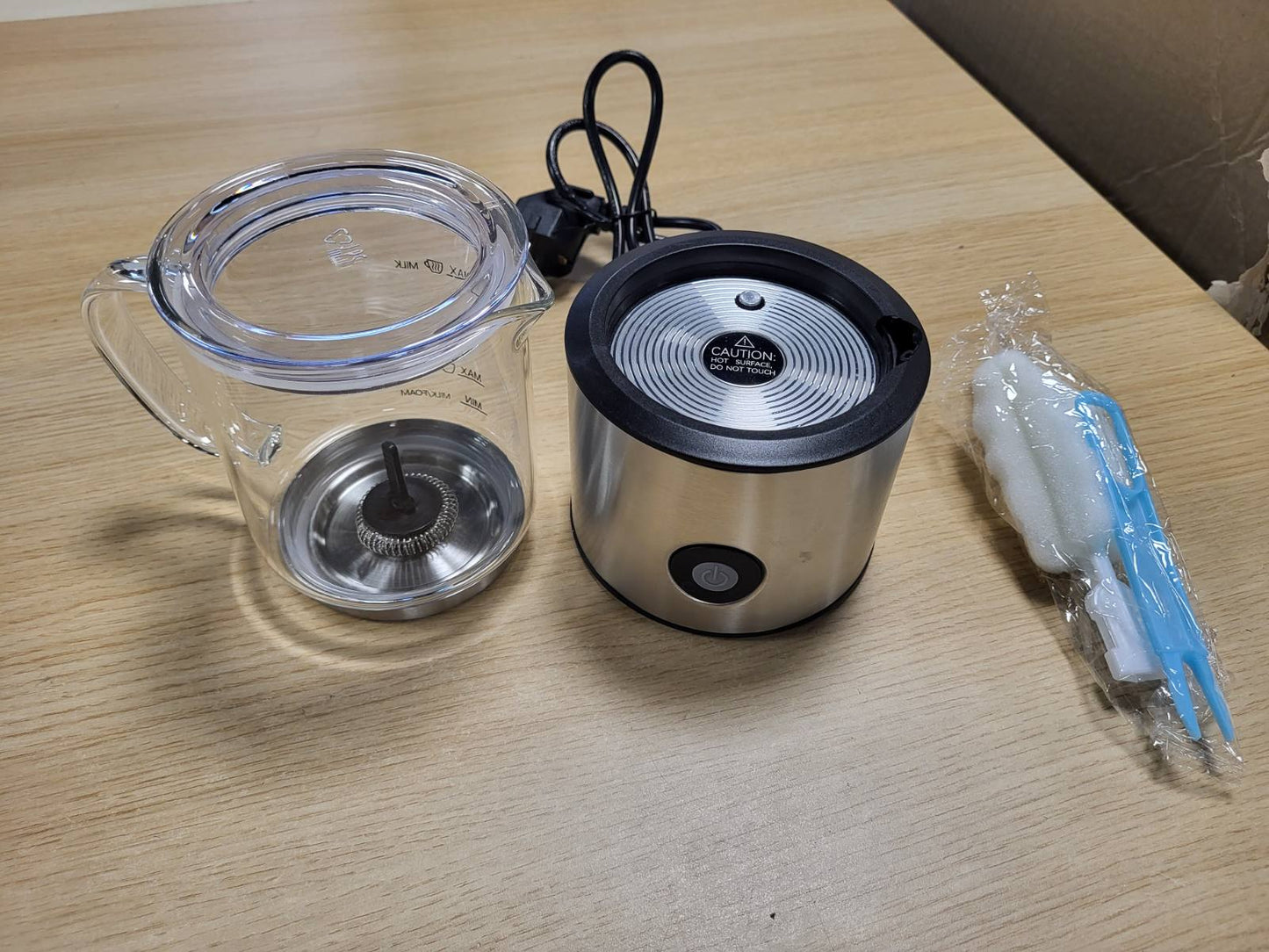 213372 - Shkumëzues qumështi 4-në-1, 500 ml me dizajn të ndarë, shkumëzues qumështi automatik me gotë qelqi.