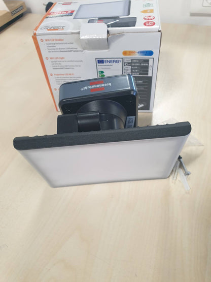 213377 - BRENNENSTUHL Dritë ndriçimi LED Connect WiFi WF 2050 (20W, 2400lm, IP54, funksione të ndryshme ndriçimi të rregullueshme nëpërmjet aplikacionit).