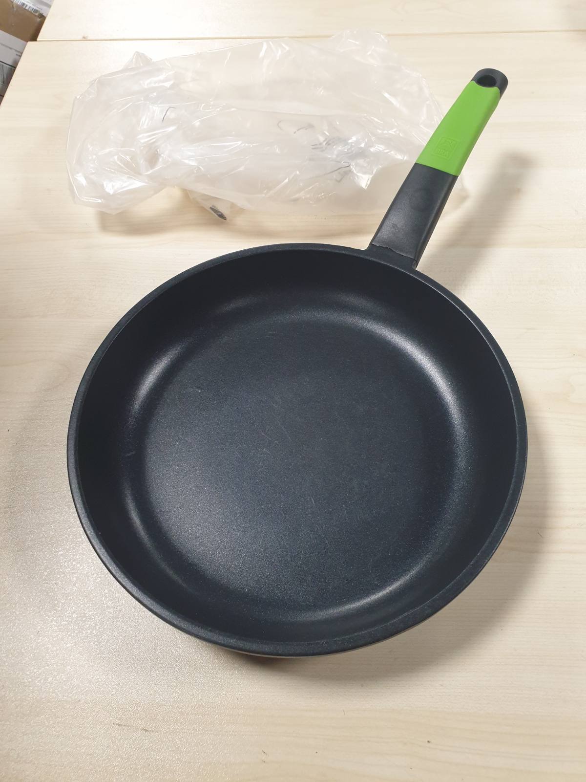213434 - BRA Tigan alumini i derdhur 28 cm me shtresë jo-ngjitëse, pa PFOA, i përshtatshëm për të gjitha sobat, përfshirë edhe induksionin