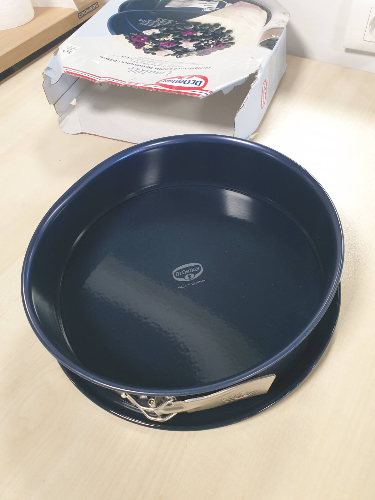 213681 - DR. OETKER Tavë pjekjeje me llamar Ø 28 cm, tavë e rrumbullakët me bazë smalti rezistente ndaj prerjeve