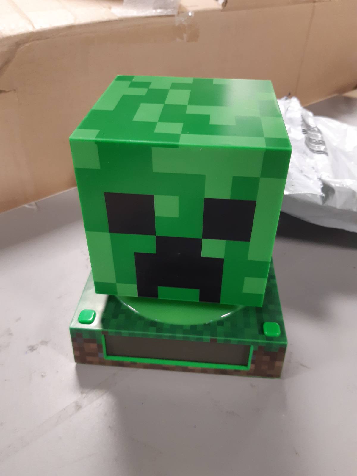 213833 - Orë Alarmi 3D Minecraft me Datë dhe Dritë Nate