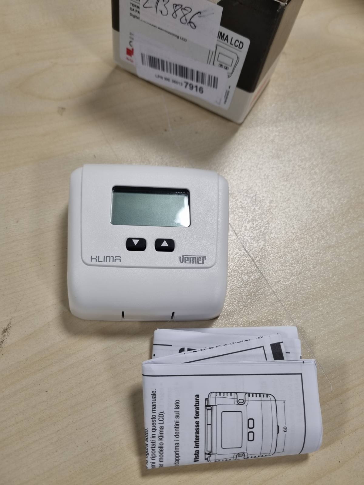213886 - VEMER Termostat Elektronik i Murit, Me Bateri, i Bardhë