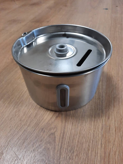 214030 -  Shatërvan uji prej çeliku inox për mace – Dispenser automatik me kapacitet të madh (2,2 L) për ujitjen e kafshëve shtëpiake (përfshirë qentë që mbahen brenda) – Pajisje me 1 filtra, dhuratë ideale për mace dhe kotele – Enë uji që nuk derdhet.