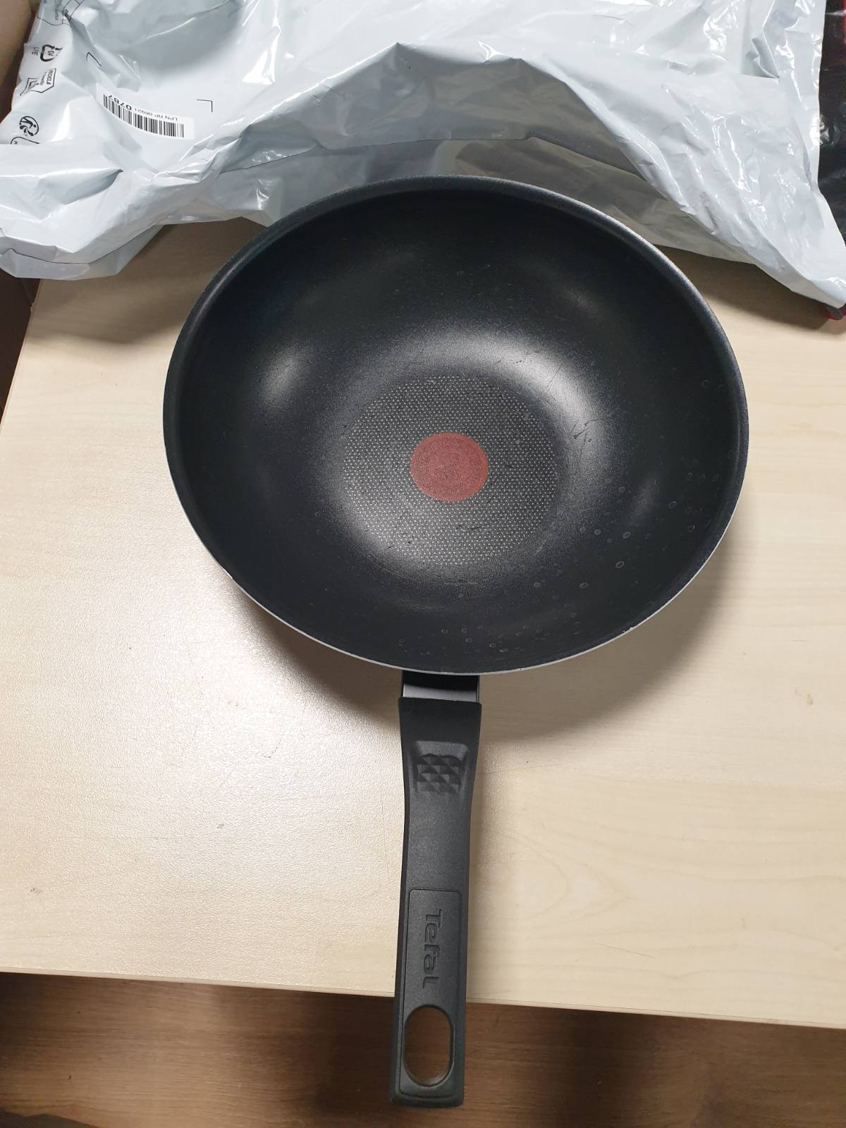 214314 - TEFAL Tigan Wok 28 cm, shtresë jo ngjitëse, NUK është i përshtatshëm për soba me induksion