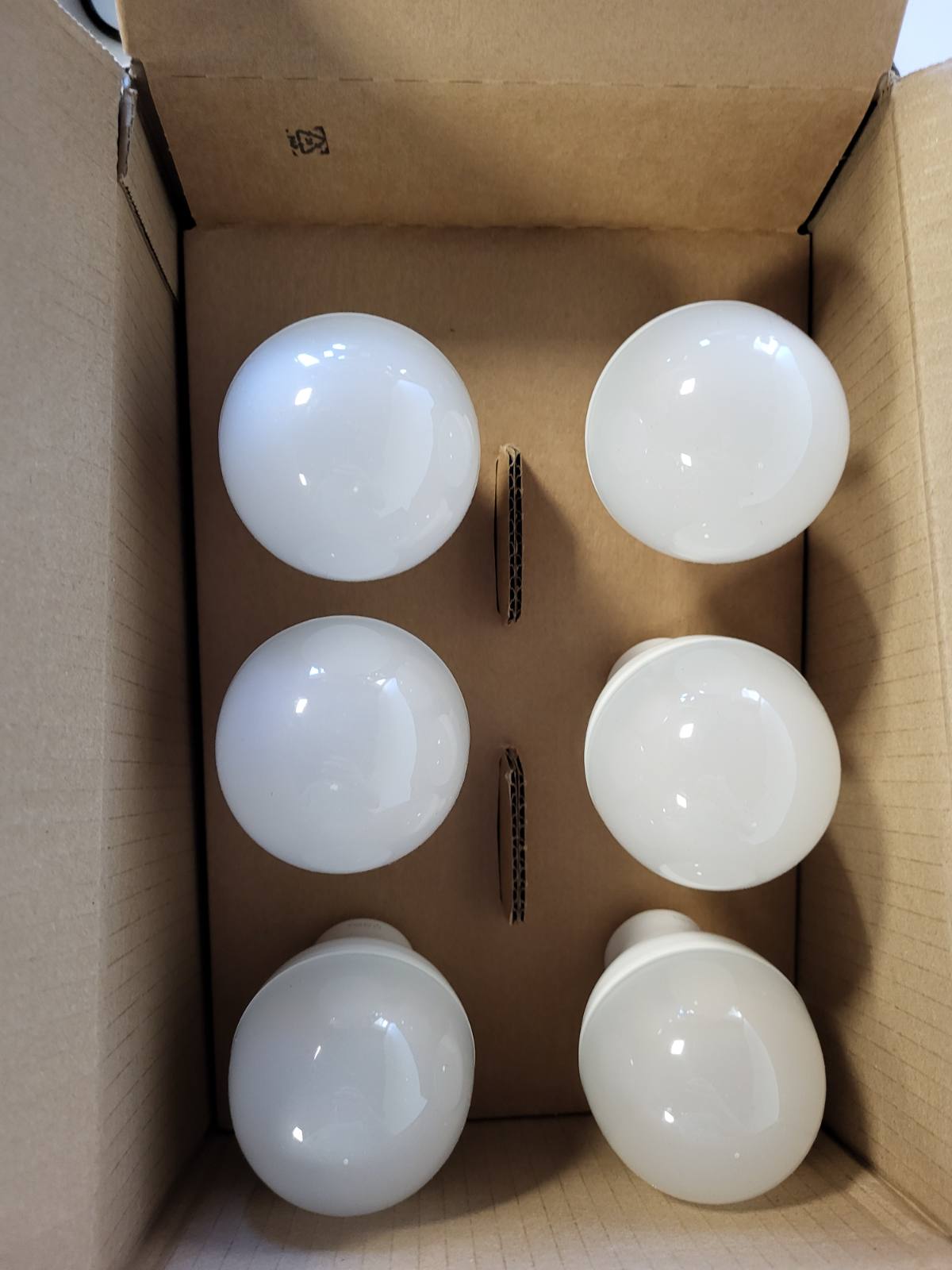 214948 - AMAZON BASICS Llambë LED E27 A60, 14W, e bardhë e ngrohtë, me errësim - Pako me 6 copë
