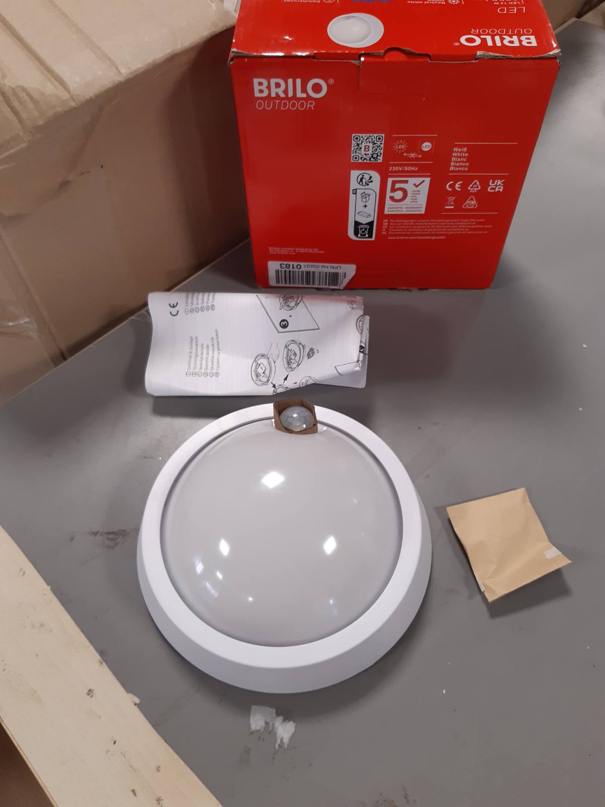 215155 - BRILONER Llambë LED e jashtme me detektor lëvizjeje dhe sensor muzgu, 12 Vat, Ø 17cm