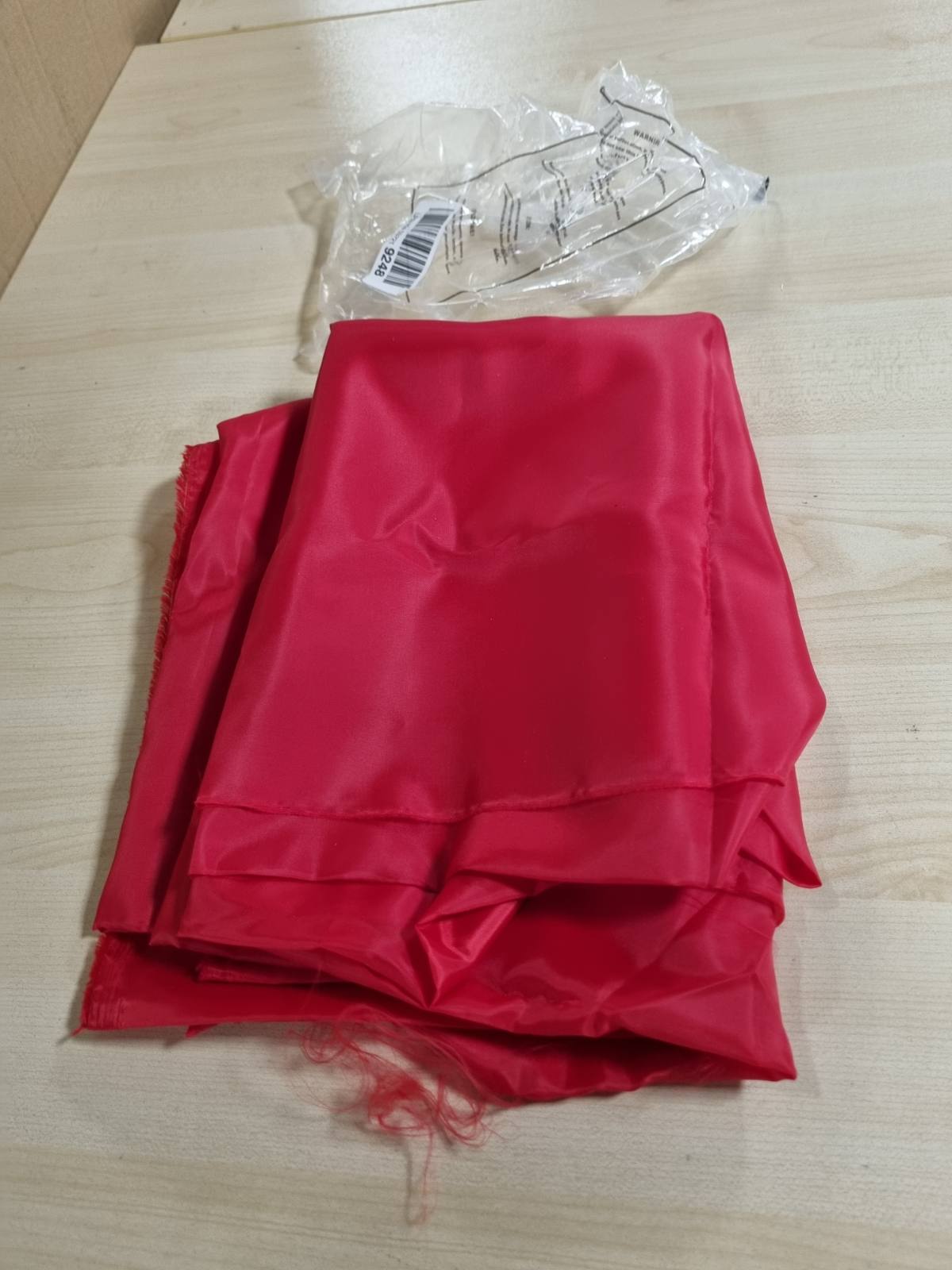 215728 - IPEA Pëlhurë për Rreshtim të Kuq - 200 cm x 150 cm, Prodhuar në Itali