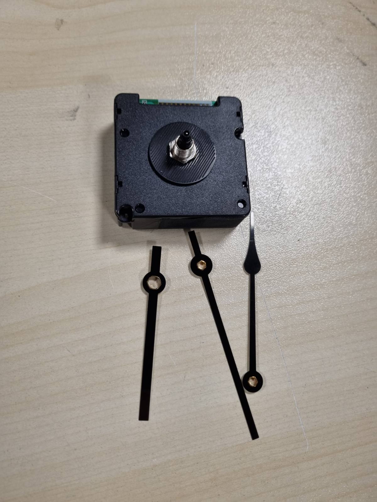 215885 - TFA DOSTMANN Mekanizma orësh, 60.3518.01, me set dorezash 'bëje vetë', për orë të kontrolluara me radio, Mekanizma orësh me bateri, për riparim, për dekorim, i zi