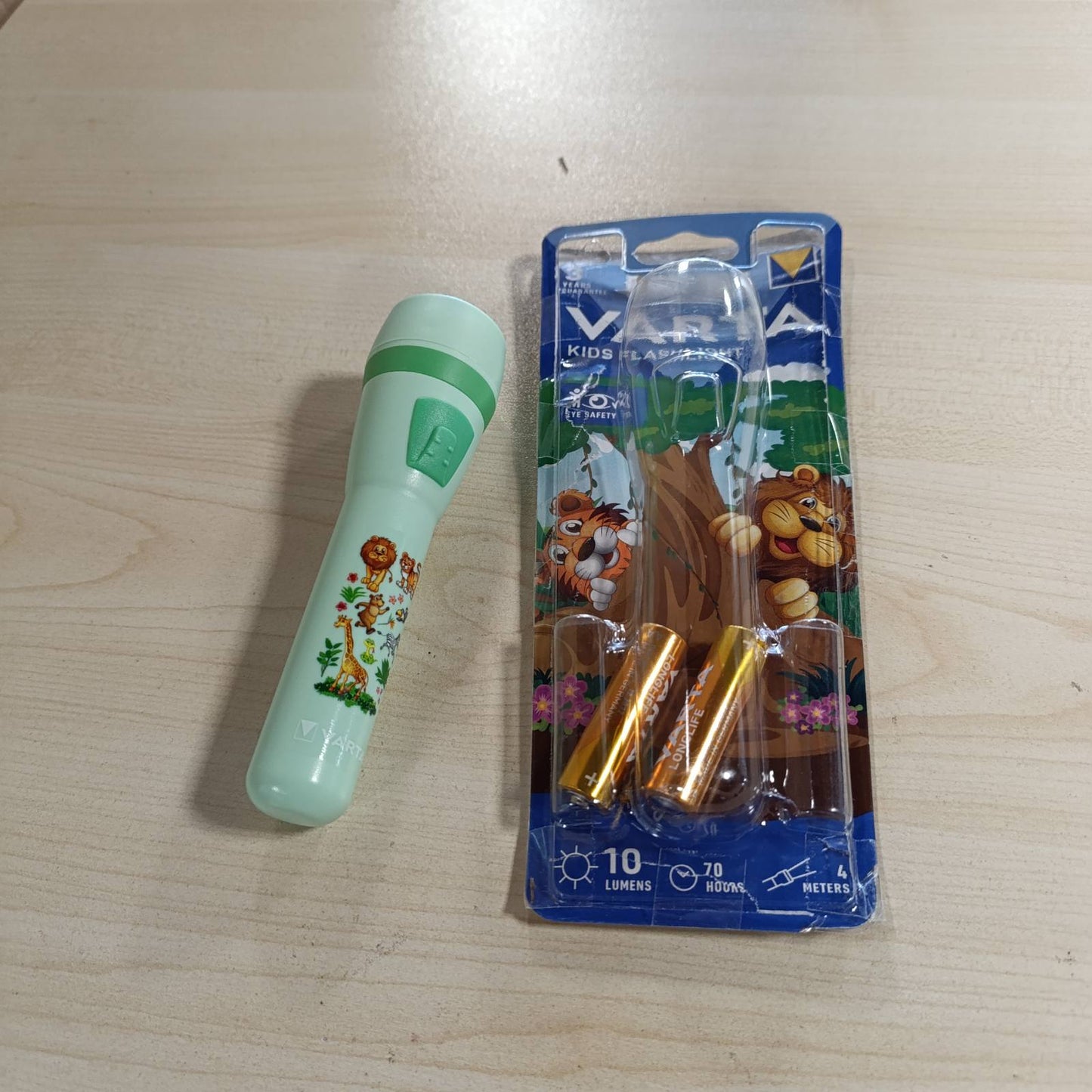 216343 - VARTA Fener për fëmijë, duke përfshirë 2 bateri AA, dizajn xhungle