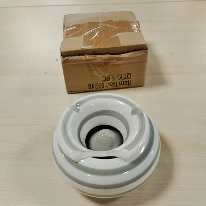 216766 - Tavë Hiri Rezistente ndaj Erës, 13.5 cm, me Vija Gri dhe të Bardha, me Kapak