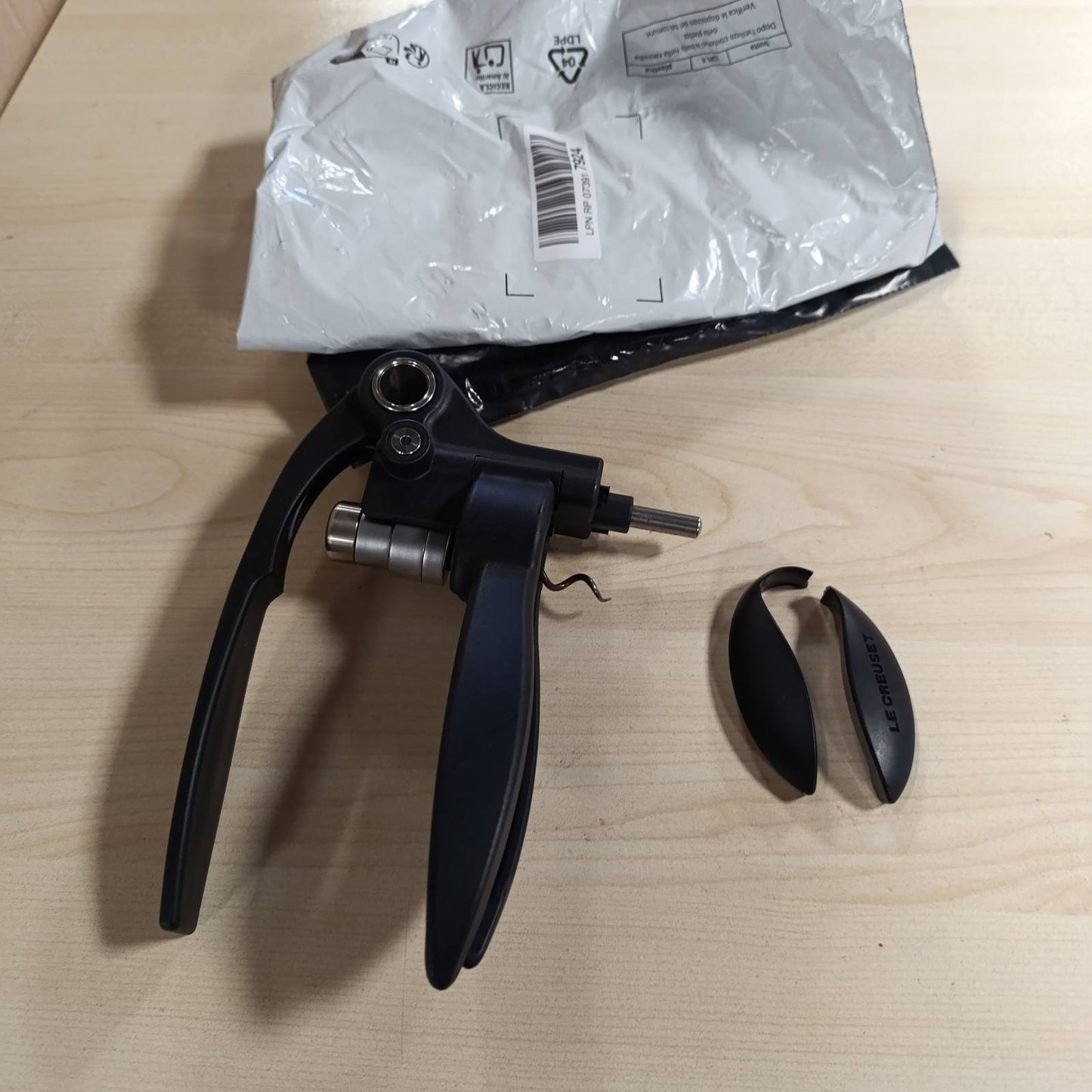 217068 - LE CREUSET Set Profesional për Hapëse Tapash, me prerës kapsulash të përputhshëm, heqje tape vere, e zezë/argjendtë, metal, LM250, 49005000000700