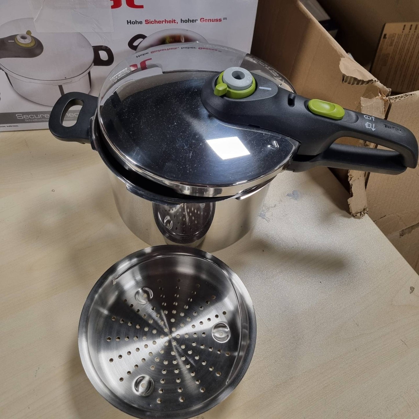 217201 - TEFAL SECURE 5 NEO - Tenxhere me Presion 6L + Shportë, Kursim Energjie deri në 50%, Gatim me Presion, 2 Programe, Sistem Sigurie me 5 Pika, I përshtatshëm për të Gjitha Sobat, Mund të lahet në lavastovilje