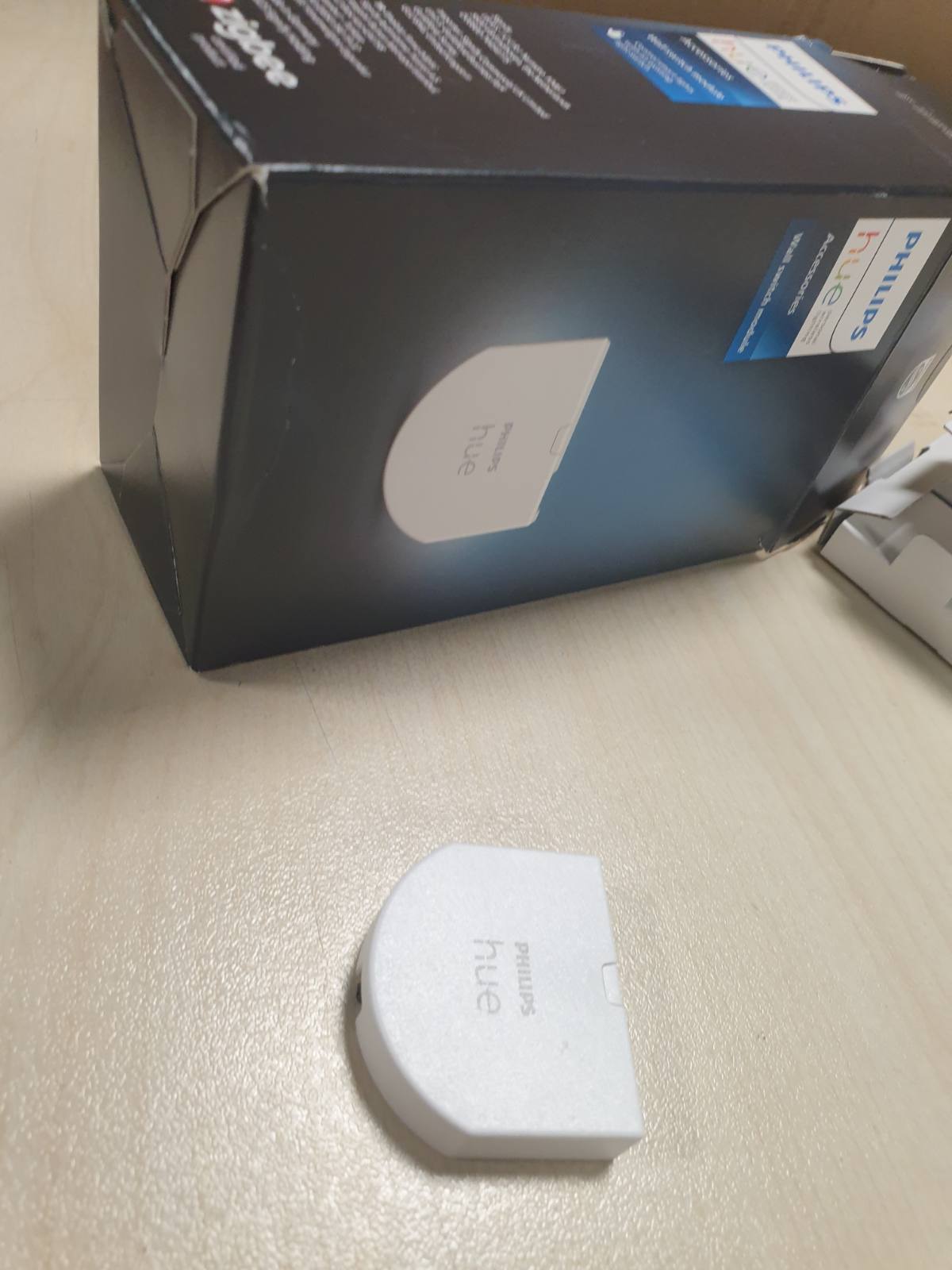 217410 - PHILIPS Hue - Modul Ndërprerësish Muri, i bardhë, instalohet pas ndërprerësve ekzistues