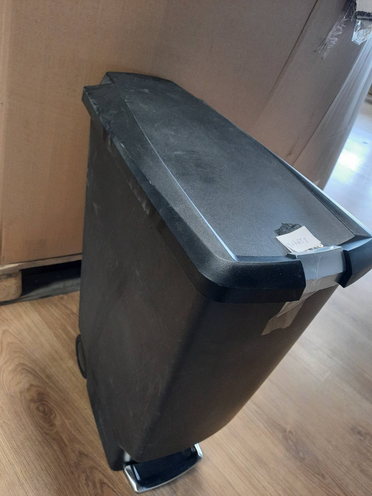 217658 - TSIMPLEHUMAN CW1361 Kosh Riciklimi Hollë Kuzhine 40L me Pedale dhe Mbyllje Kapaku, Kapak i Heshtur, Rrota të Integruara, Plastikë e Zezë, Gjërësi 26.0cm x Lartësi 64.0cm x Thellësi 49.0cm