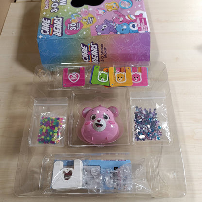 217987 - PALADONE Krijues ngjitësish 3D WeCool Care Bear për fëmijë, komplet artizanal i licencuar zyrtarisht, 30 ngjitëse individuale