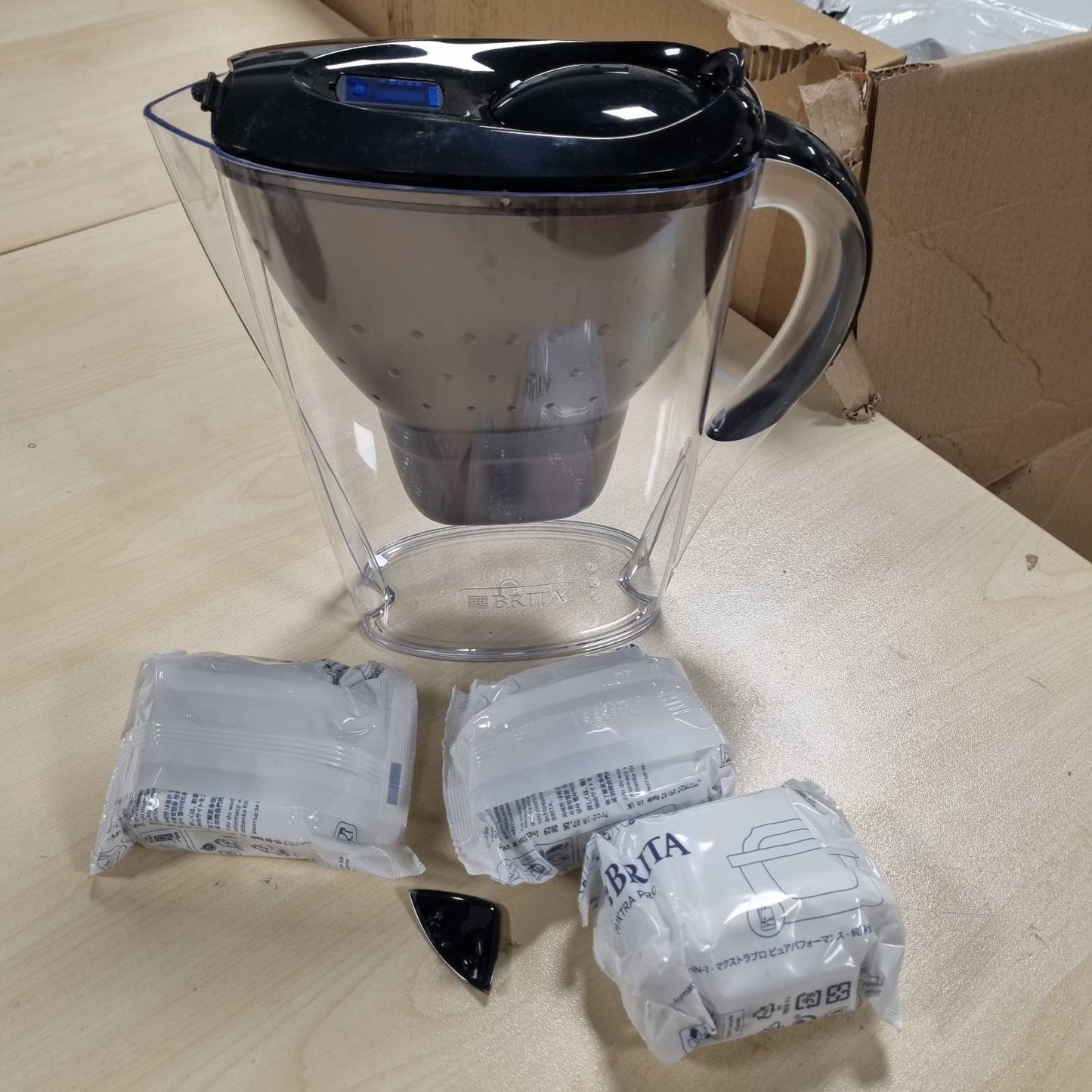 218005 - BRITA Marella Enë Filtri Uji 2.4L me 3 Fishekë Filtri MAXTRA PRO, Zvogëlon PFAS, Gëlqeren, Klorin, Papastërtitë