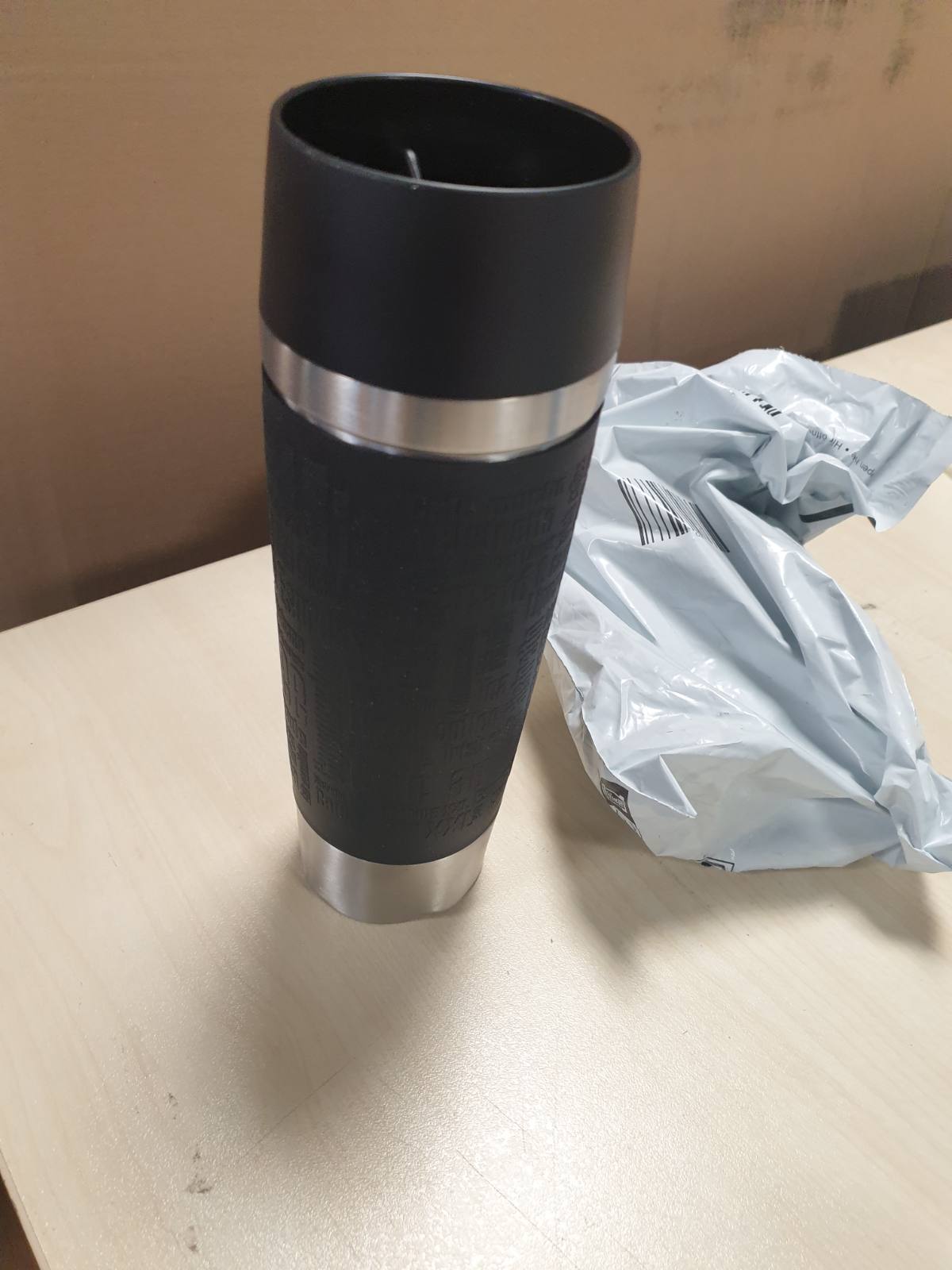 218103 - EMSA Filxhan udhëtimi, Filxhan termos klasik Grande, 500 ml, filxhan i izoluar që mban pijet të nxehta për 6 orë dhe të ftohta për 12 orë, i papërshkueshëm nga rrjedhjet, mbyllje me shtypje të shpejtë, hapje pirjeje 360 gradë, i zi, 515615