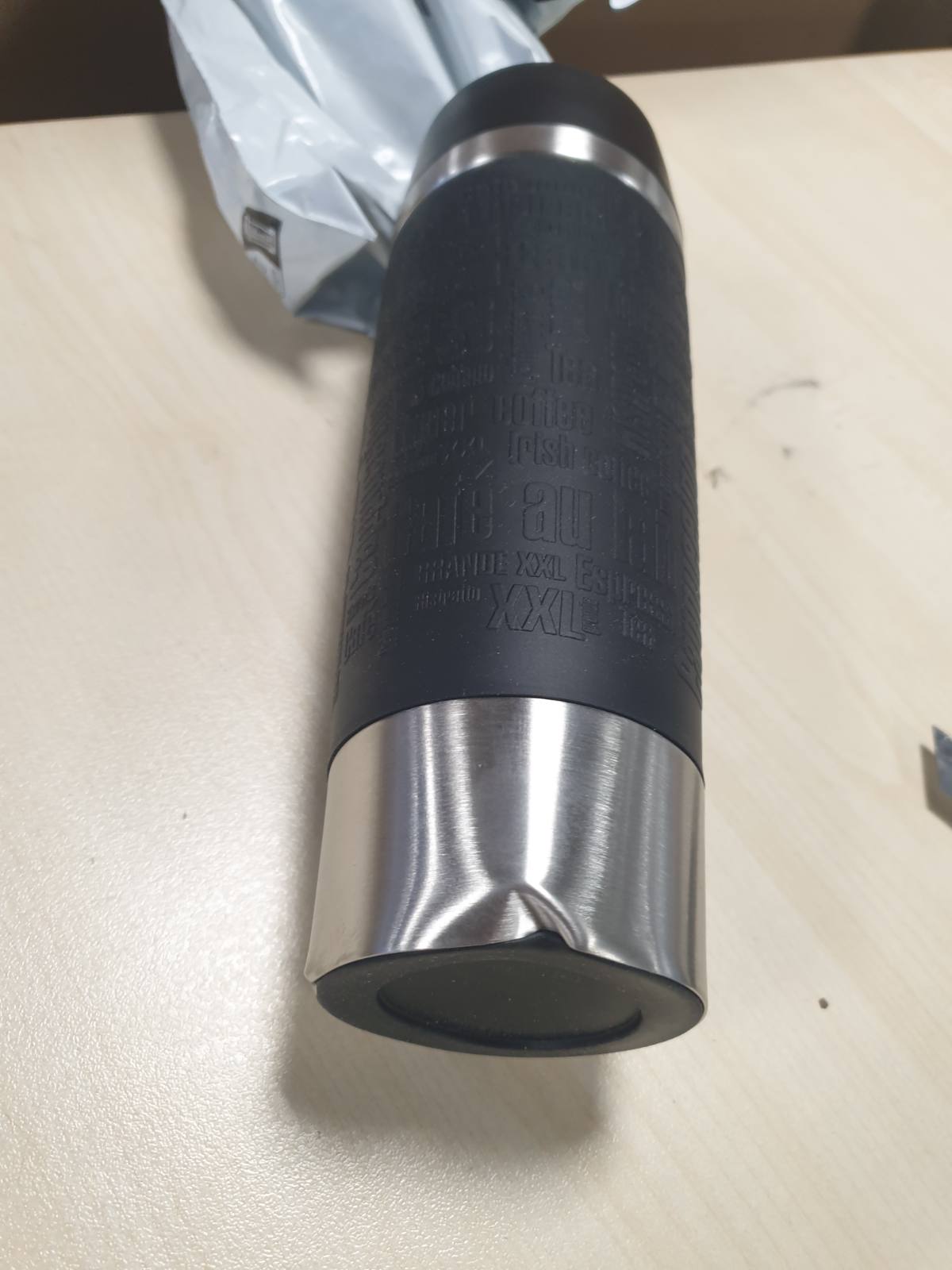 218103 - EMSA Filxhan udhëtimi, Filxhan termos klasik Grande, 500 ml, filxhan i izoluar që mban pijet të nxehta për 6 orë dhe të ftohta për 12 orë, i papërshkueshëm nga rrjedhjet, mbyllje me shtypje të shpejtë, hapje pirjeje 360 gradë, i zi, 515615