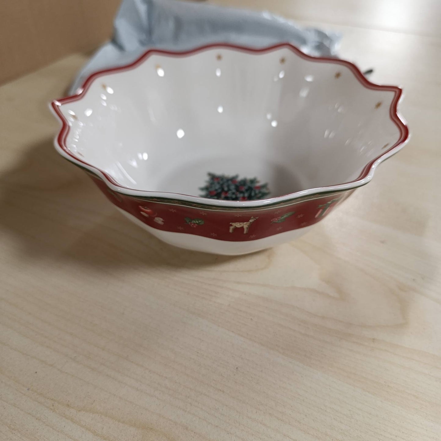 218214 - VILLEROY & BOCH Tas Toy's Delight, 19 cm, për biskota, Enë tavoline Krishtlindjesh prej porcelani, Qeramikë me motive Krishtlindjesh, Porcelan Premium, E bardhë-E kuqe
