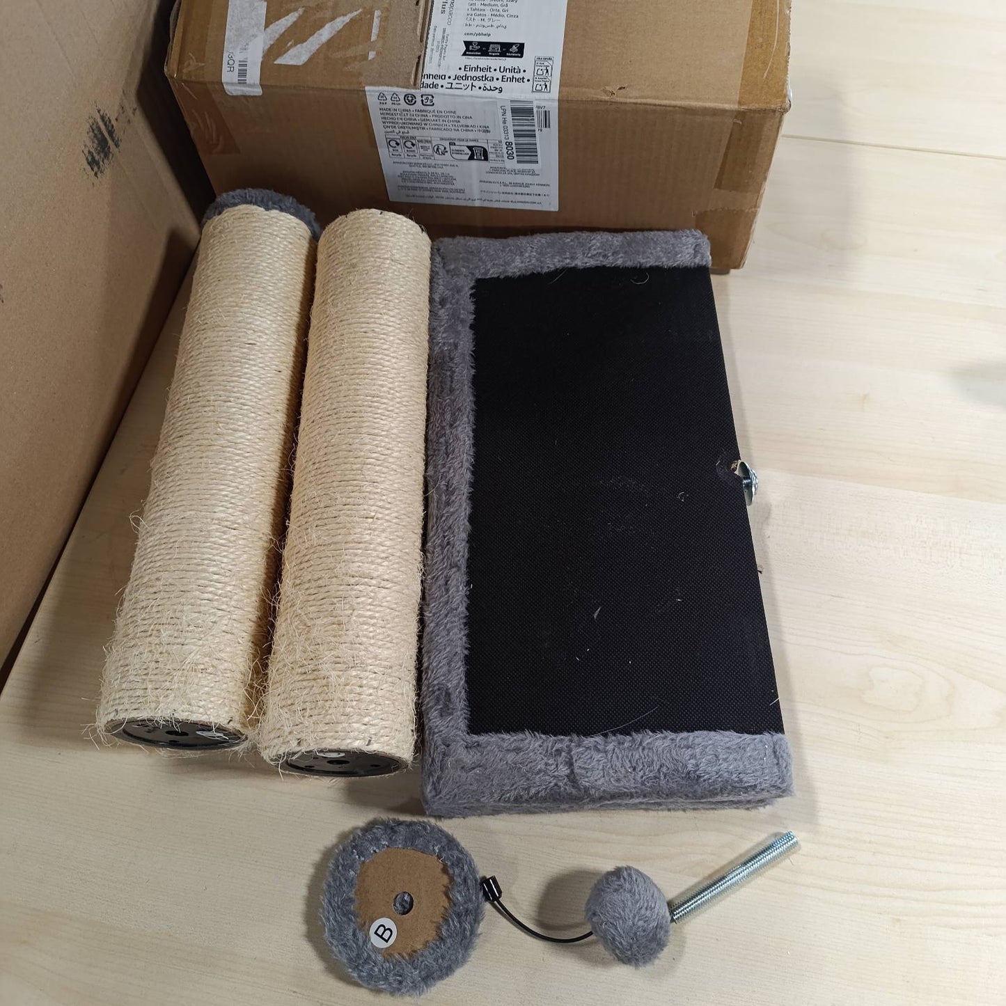 218330 - AMAZON BASICS Shtyllë kruarjeje për macet Mesatare, 40.01 x 40.01 x 80.01 cm, Gri