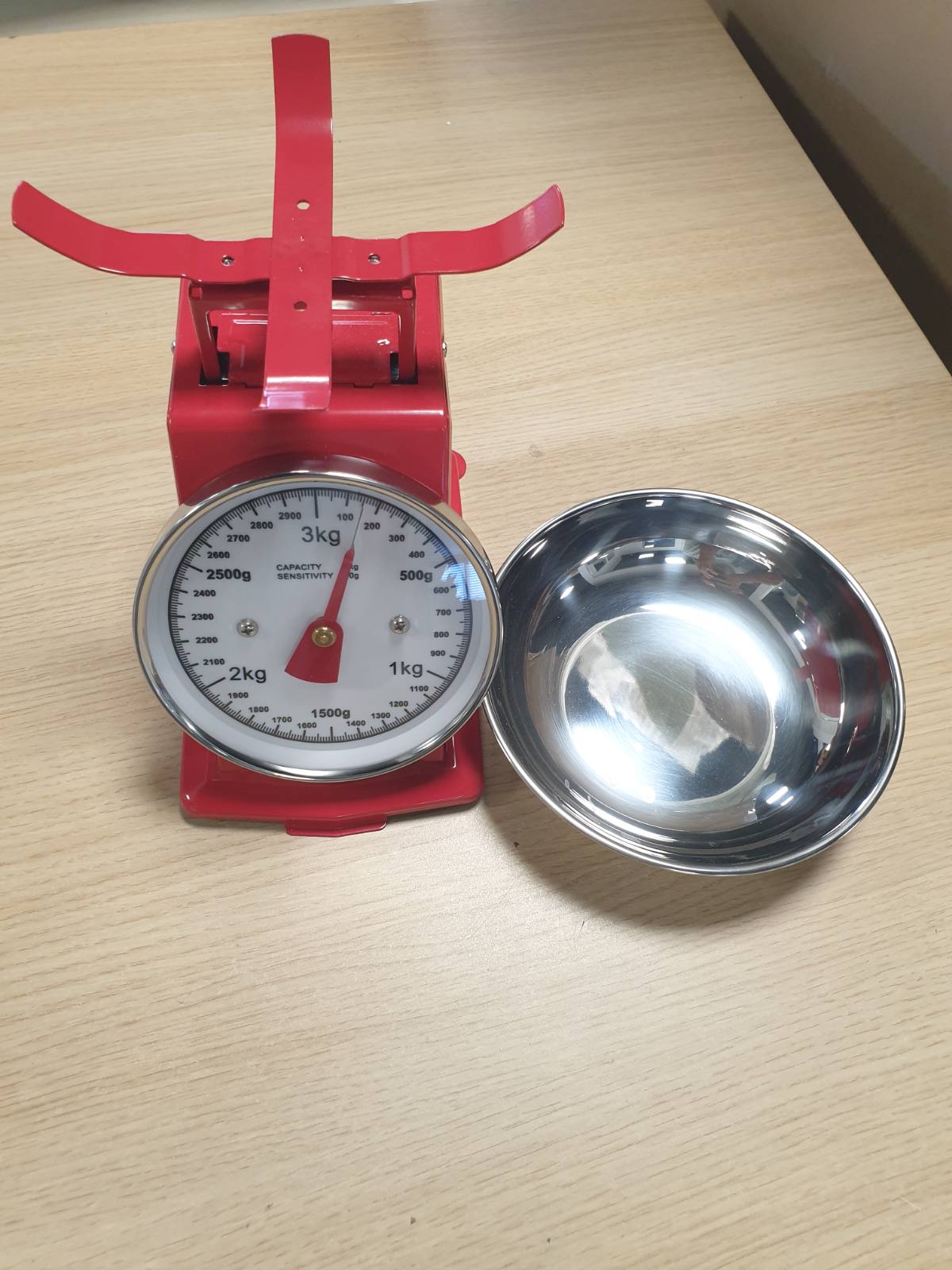 218364 - Premier Housewares Peshorja e kuzhinës retro, tas çeliku inox, e kuqe