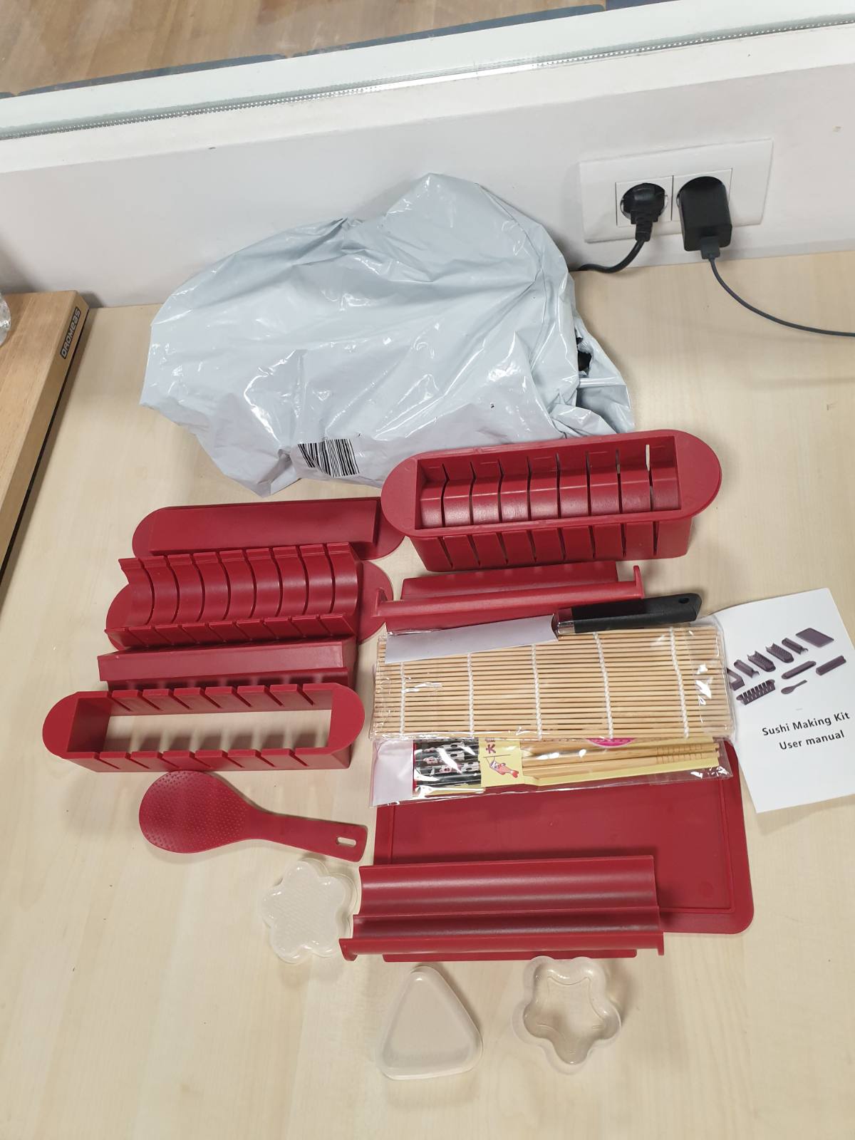 218477 - SKYSER Set për përgatitjen e sushit, kit me 20 pjesë për fillestarë, për rrotullimin e orizit, i kuq