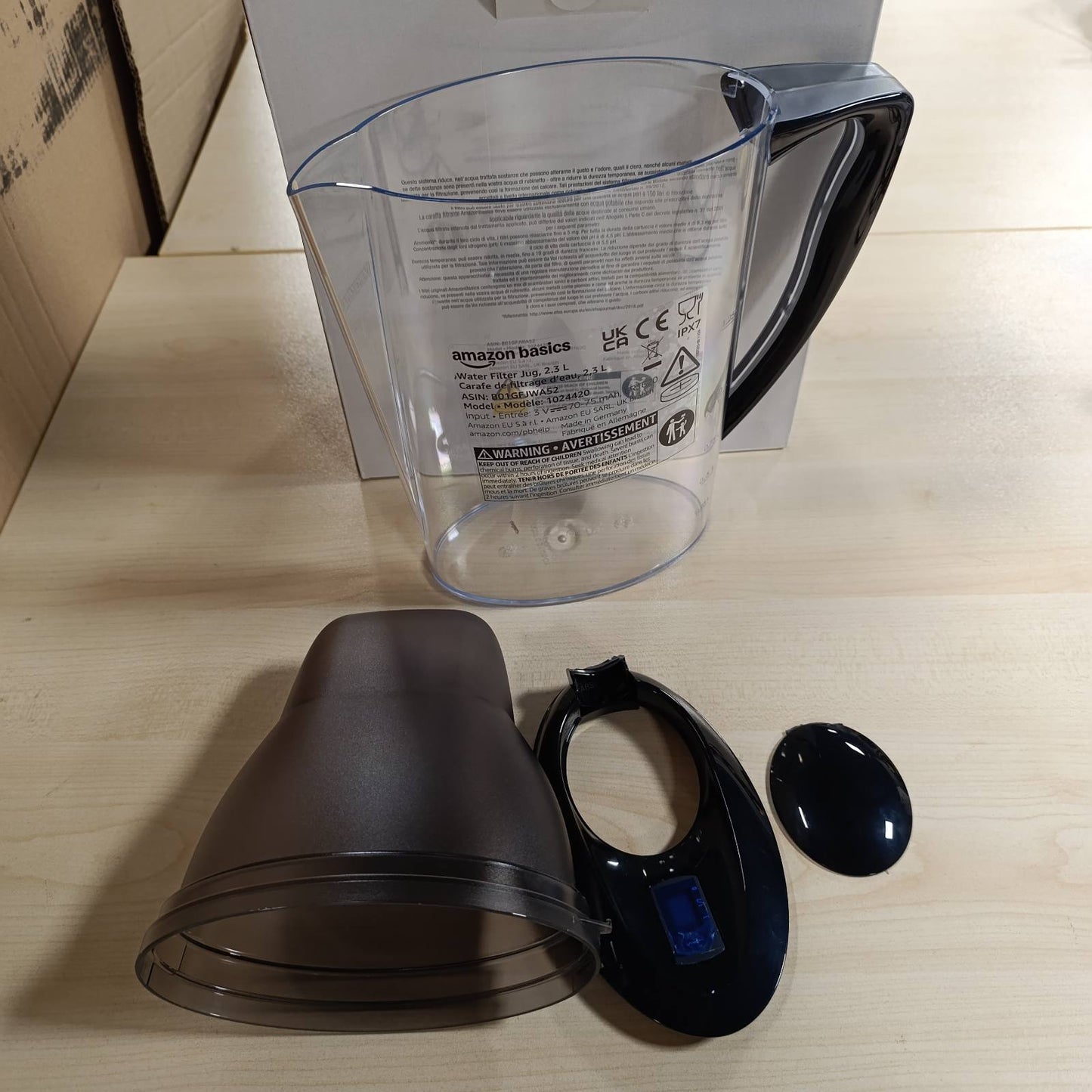 218837 - AMAZON BASICS Filtër uji 2.3 litra, i zi