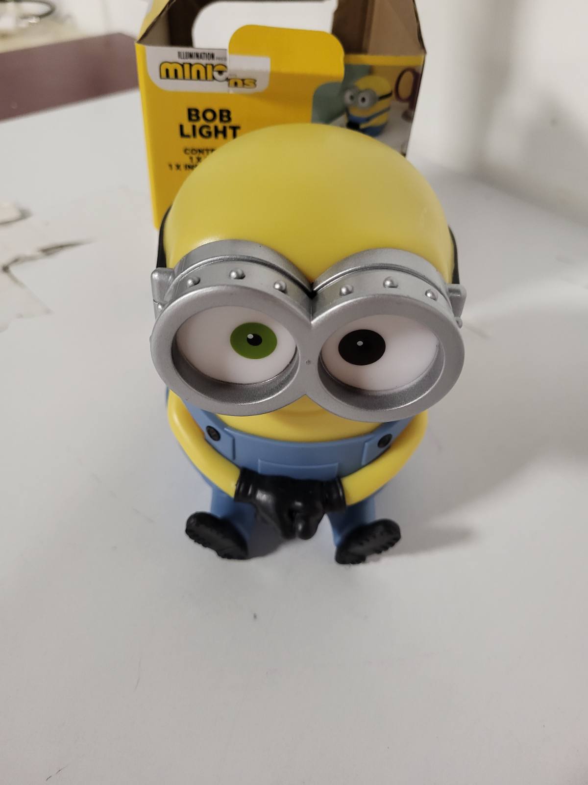 218939 - PALADONE, Minions Bob Light, dritë LED 11 cm me licencë zyrtare në formën e Bobit, perfekte për komodinë ose raftin, e koleksionueshme
