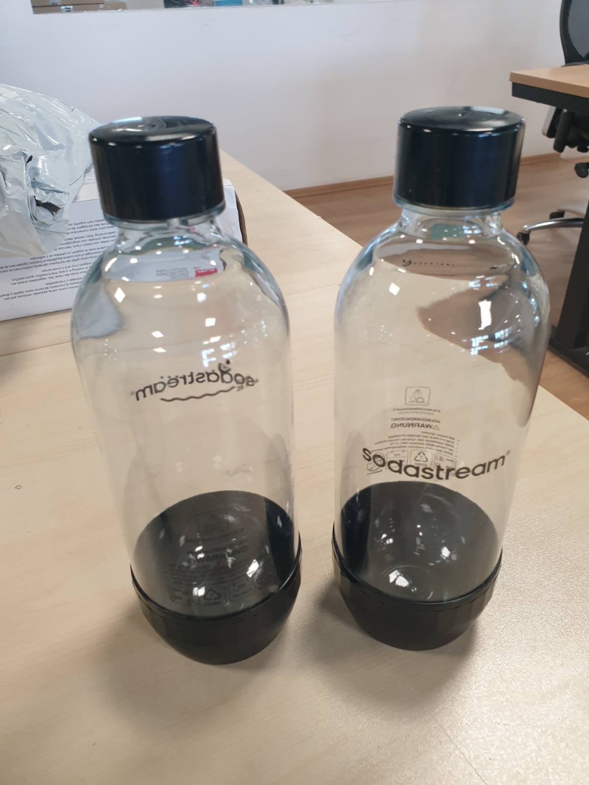 219380 - SODASTREAM Shishe zëvendësuese DuoPack Tritan 1L për pajisjet e zakonshme të ujit të gazuar, 2 shishe PET 1L, të zeza