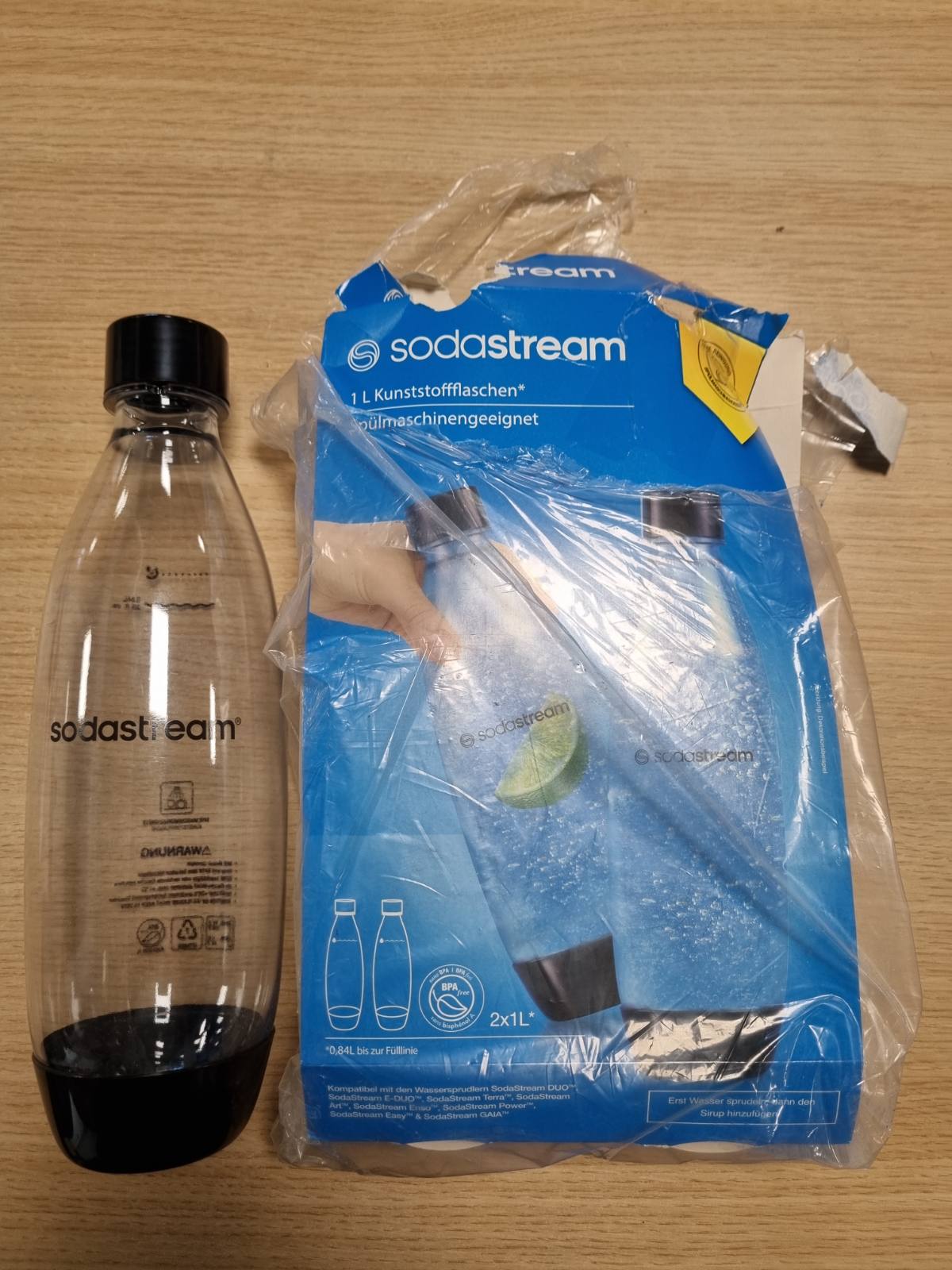 219485 - FUSE Shishe plastike SodaStream 0.8L pa BPA, e zezë, e përshtatshme për lavastovilje, pako me 1 copë