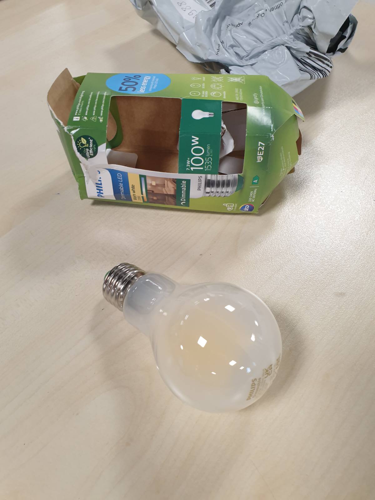 219888 - PHILIPS Llambë LED klasike UltraEfficient 100W, 1535lm, A60, E27, 2700K, xham i akrilikuar, e zbehtë
