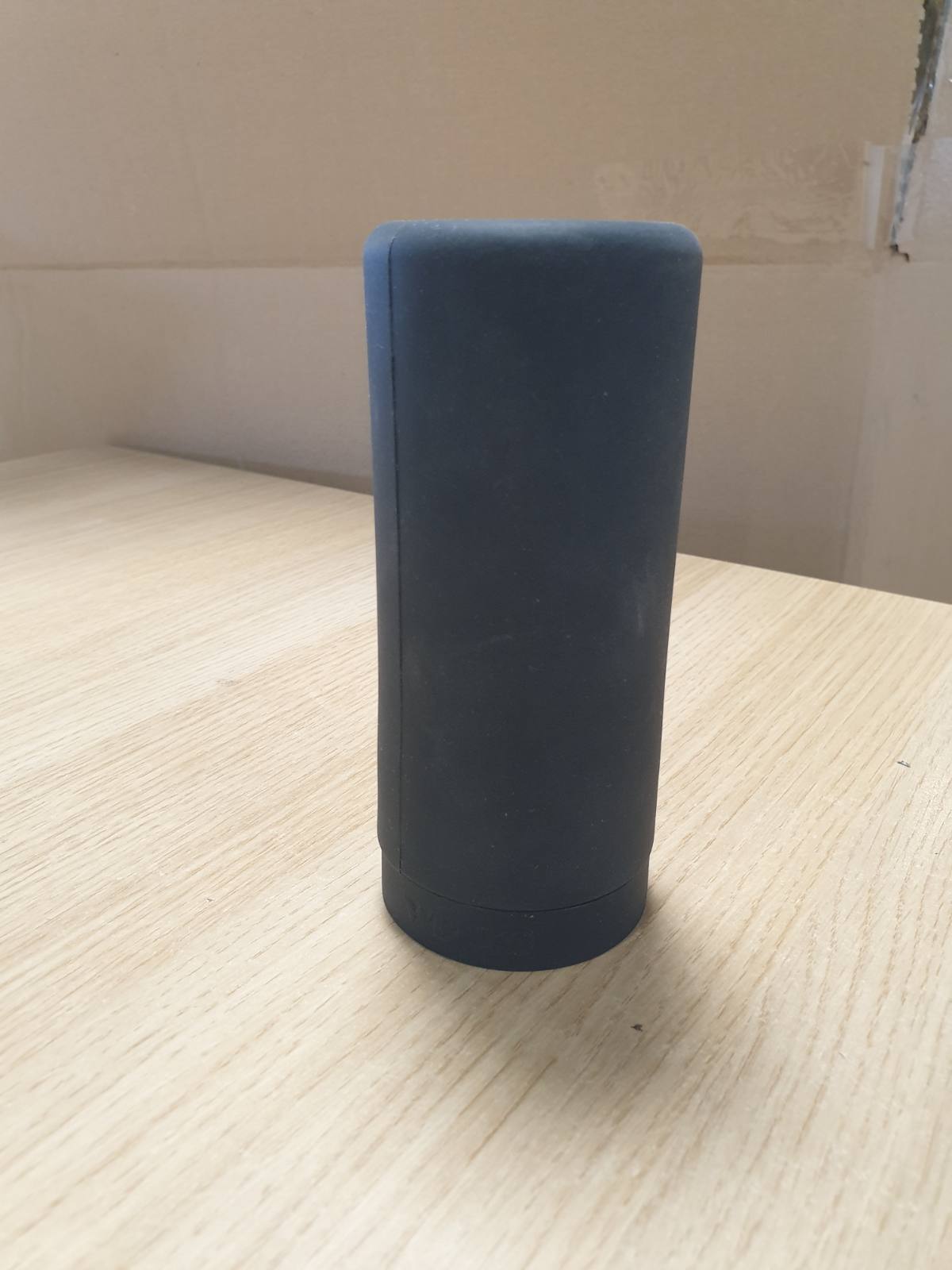 220152 - WENKO - Dispenser sapuni për enët Easy Squeez-e, silikoni i papërshkueshëm nga rrjedhja, kapacitet 250 ml, Ø 6 x 14 cm, i zi