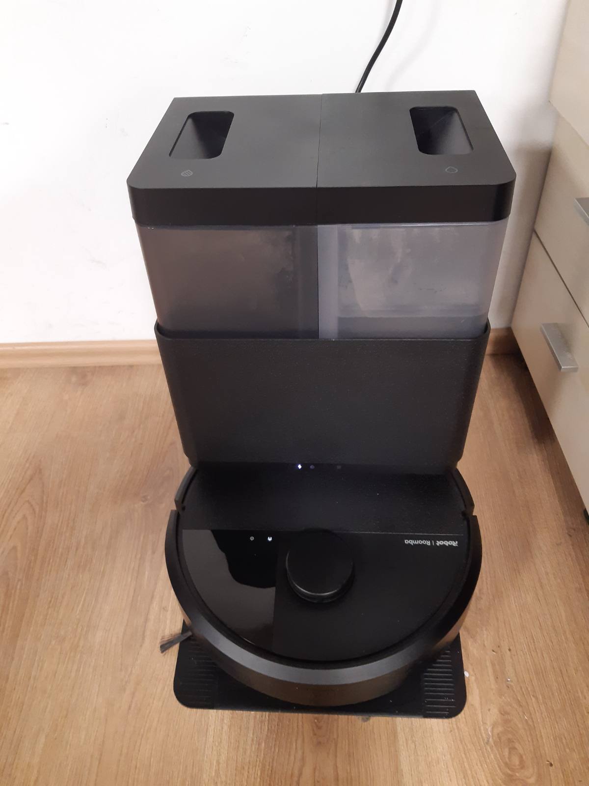221003 - iRobot Fshesë me korrent robotike Roomba Plus 405 Combo, AutoWash Dock, Clearview LiDAR, 7000Pa, sfungjerë DualClean, SmartScrub, zbulim qilimi, zbrazje 75 ditë, ngjyrë e zezë